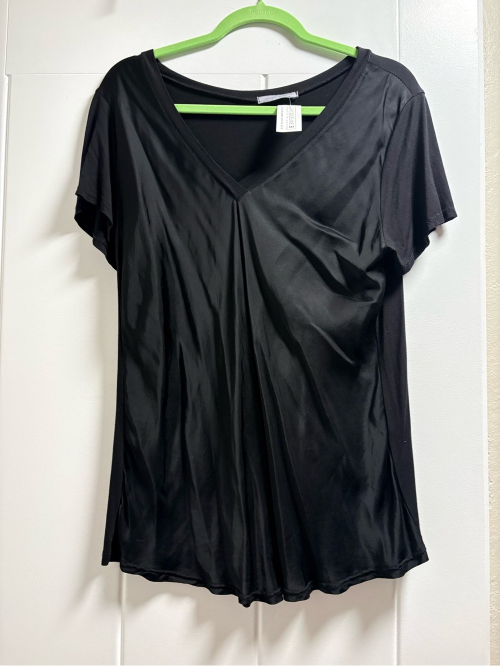 JACQUELINE Clothing-Black V-Neck Short Sleeve Women's Top